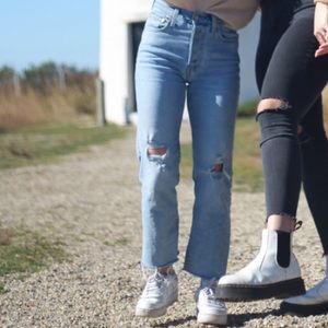 Levis Ribcage Straight Leg Jean 25